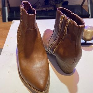 Beautiful GBG Guess ankle boots only used once (female)
 Beautiful GBG Guess